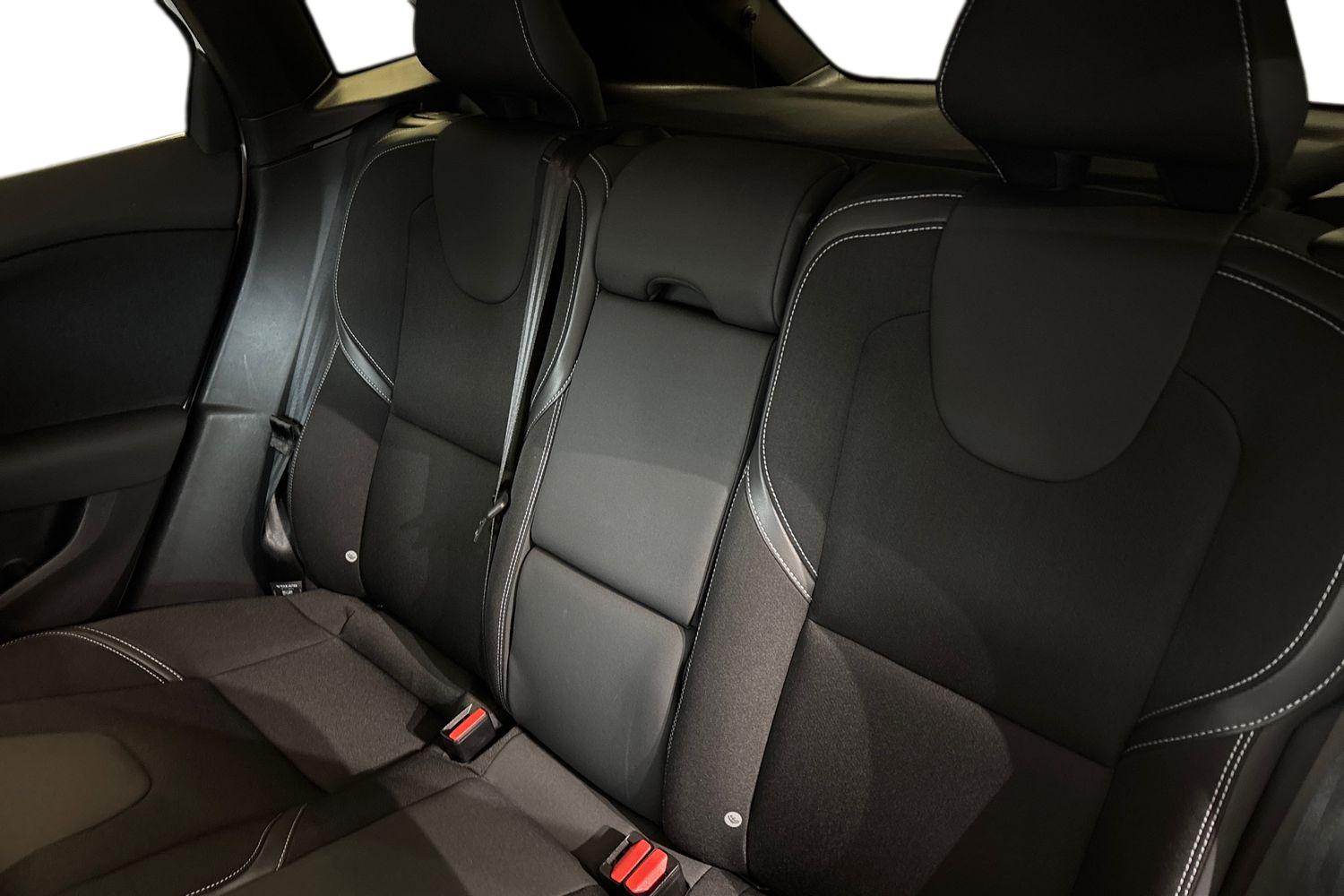 VOLVO V40 2016