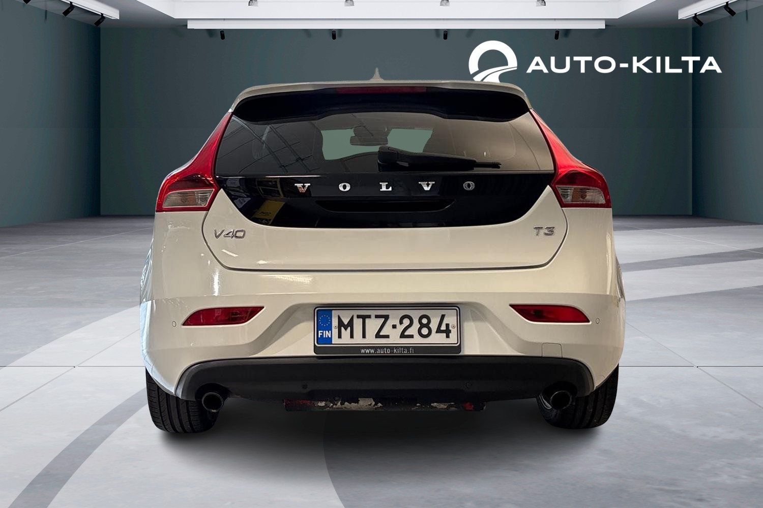 VOLVO V40 2016