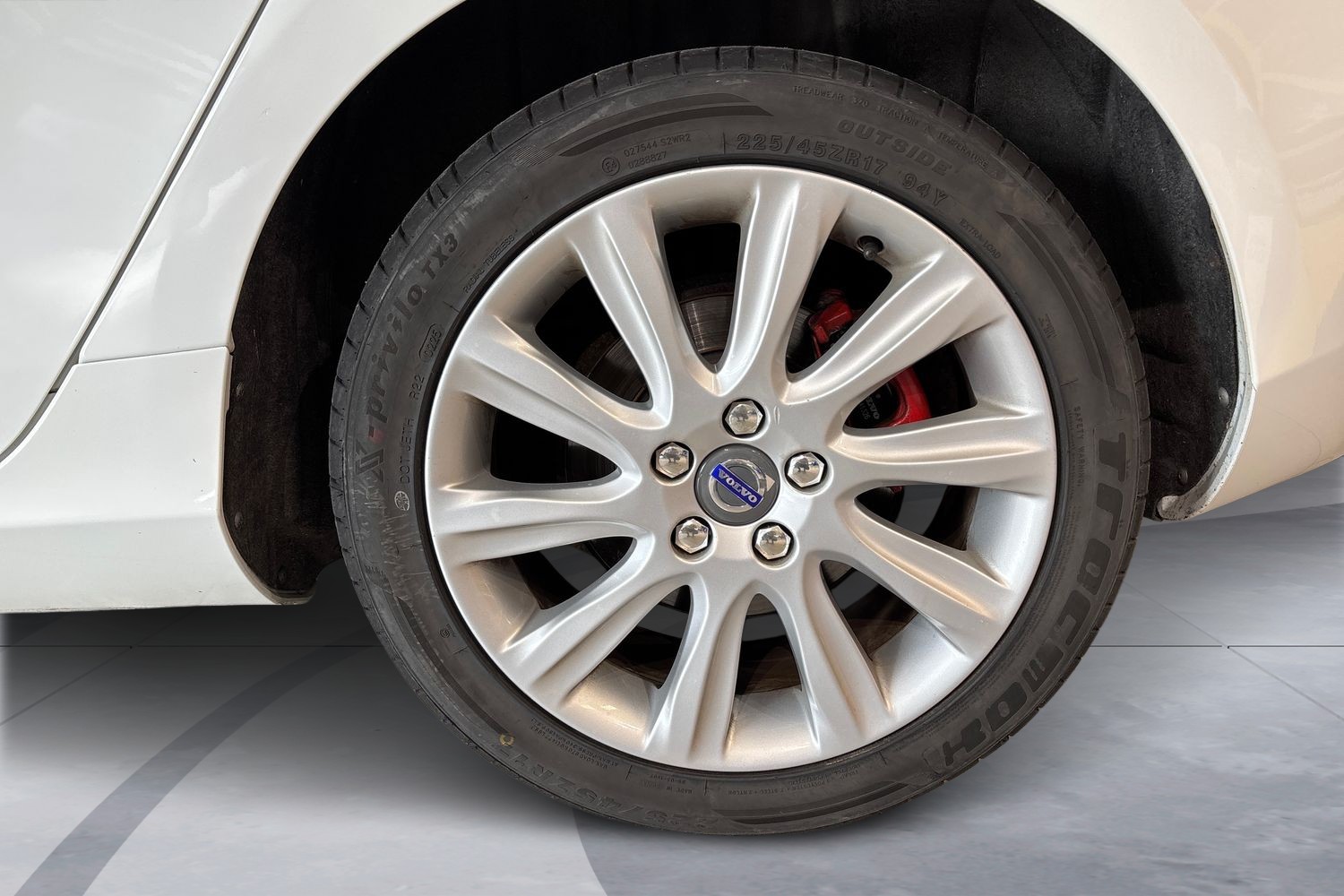 VOLVO V40 2016