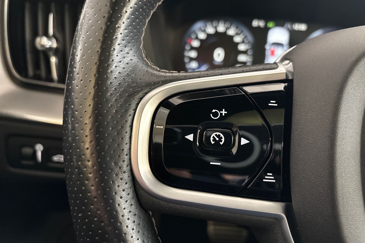 VOLVO XC60 2018