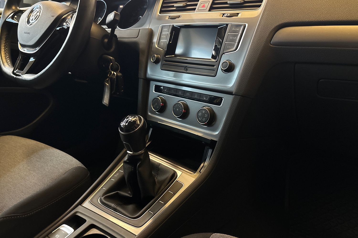 VOLKSWAGEN Golf 2016