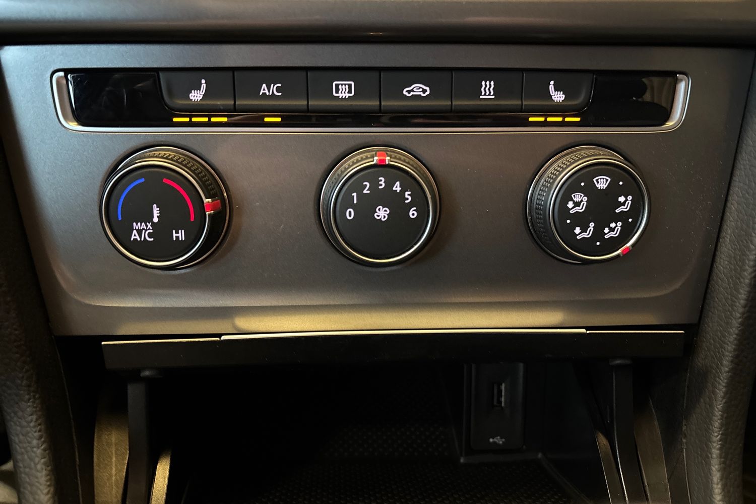 VOLKSWAGEN Golf 2016