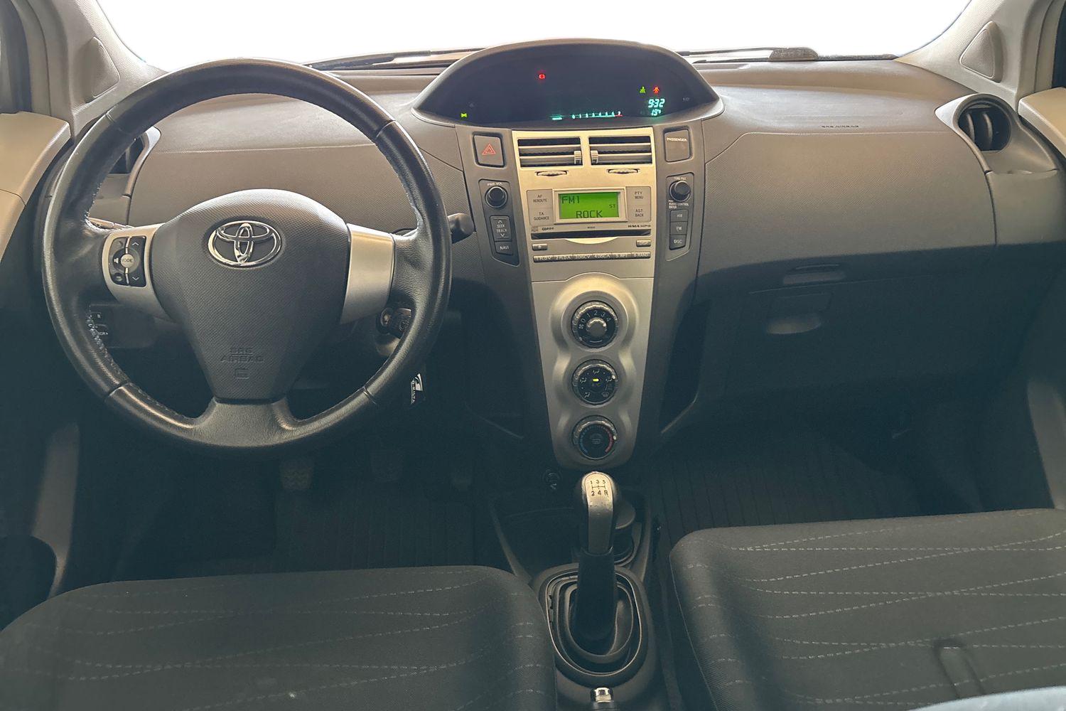 TOYOTA Yaris 2008