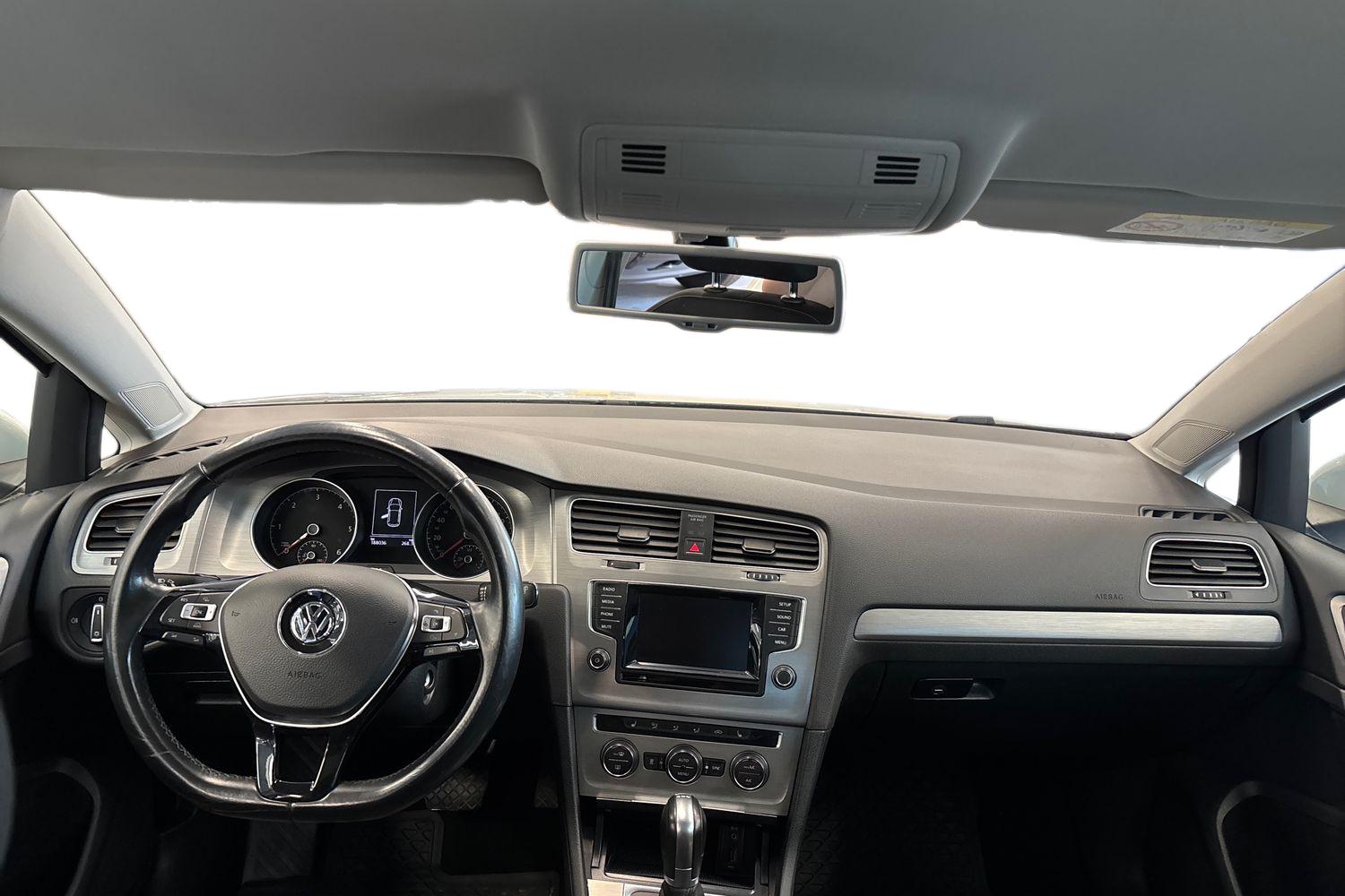 VOLKSWAGEN Golf 2015
