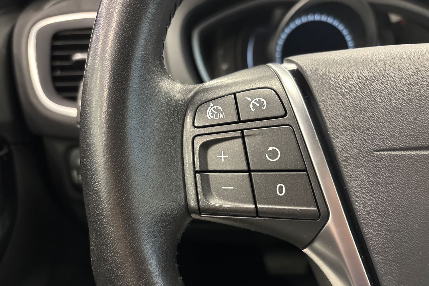 Volvo V40 2019