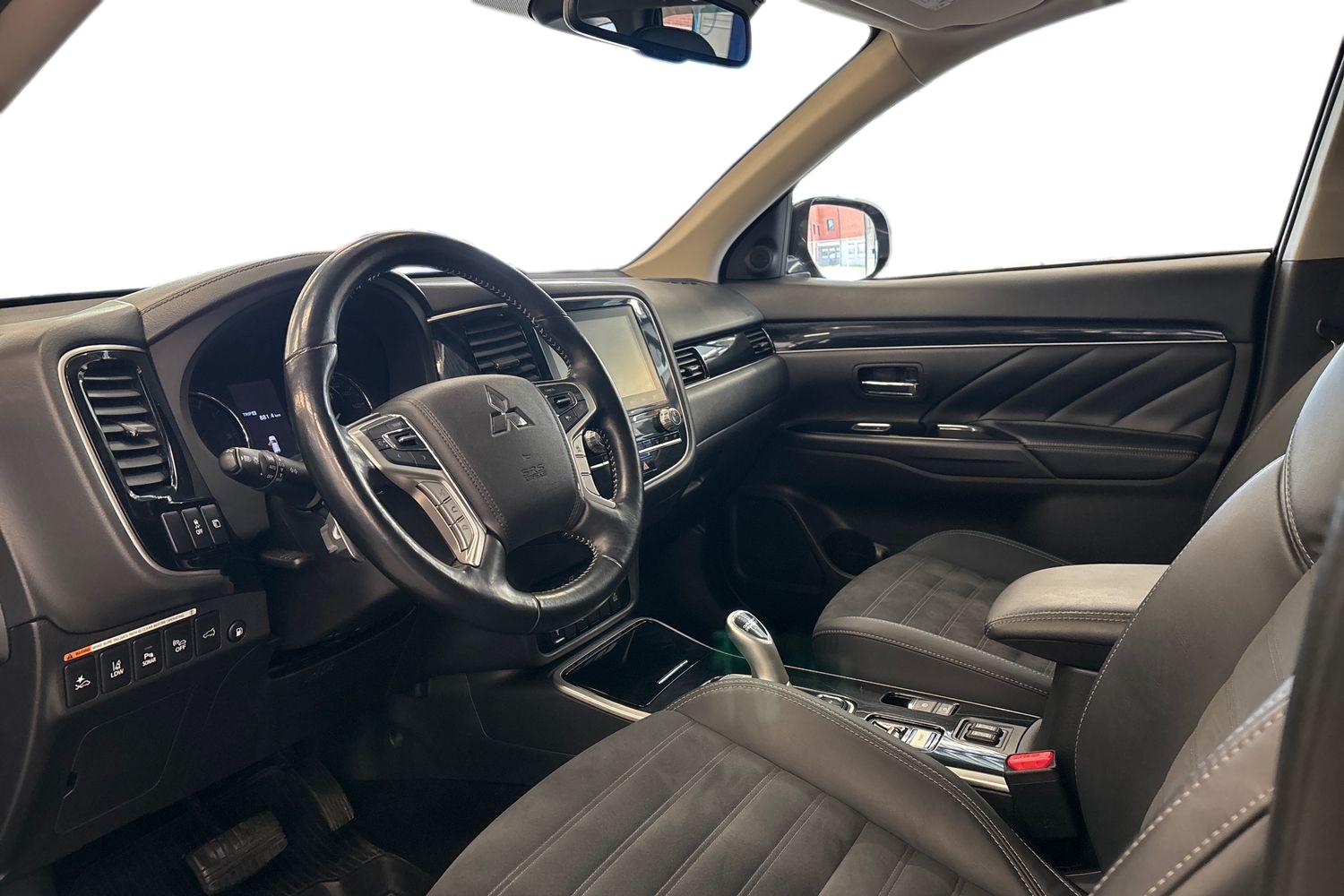 MITSUBISHI Outlander PHEV 2020