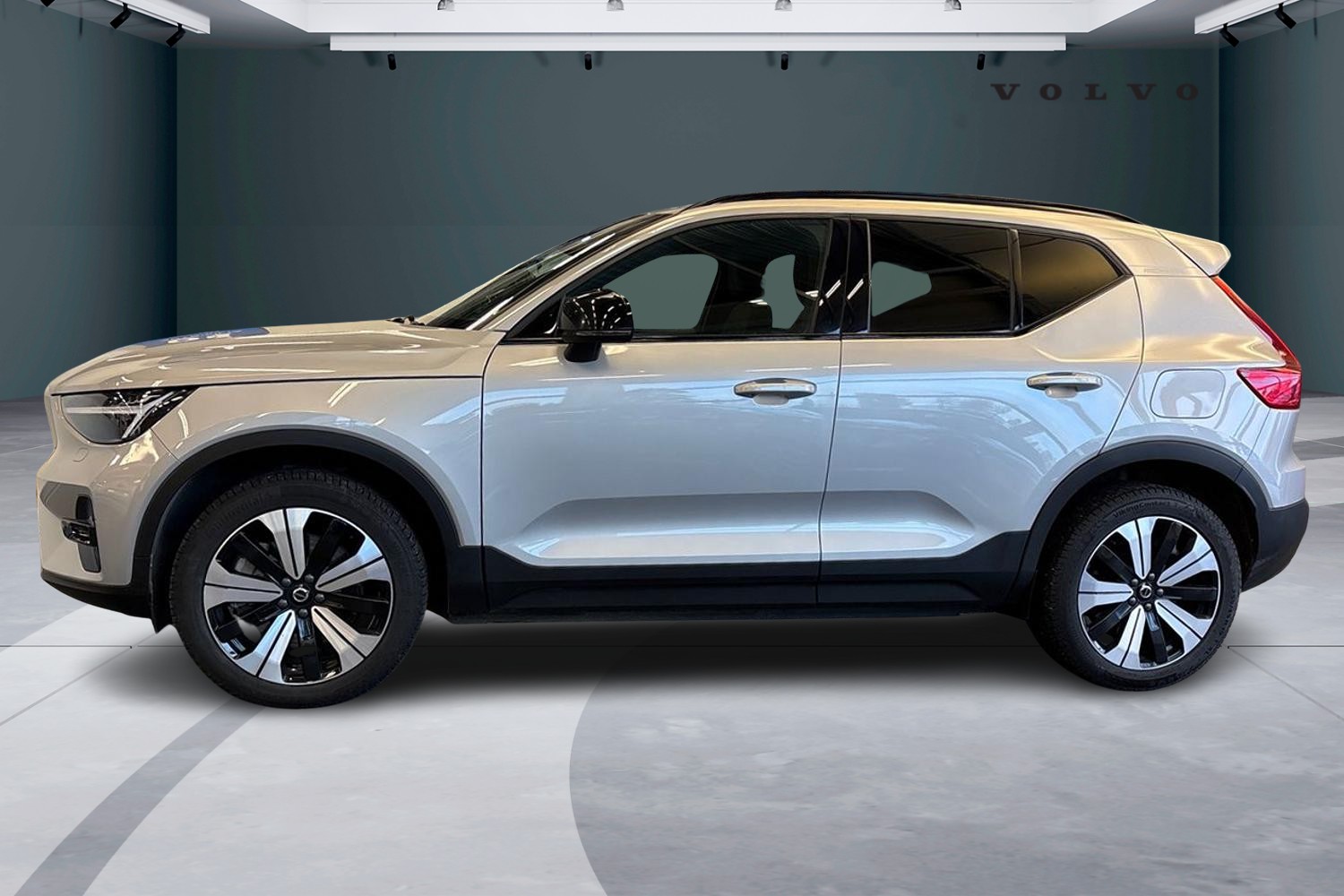 VOLVO XC40 2023