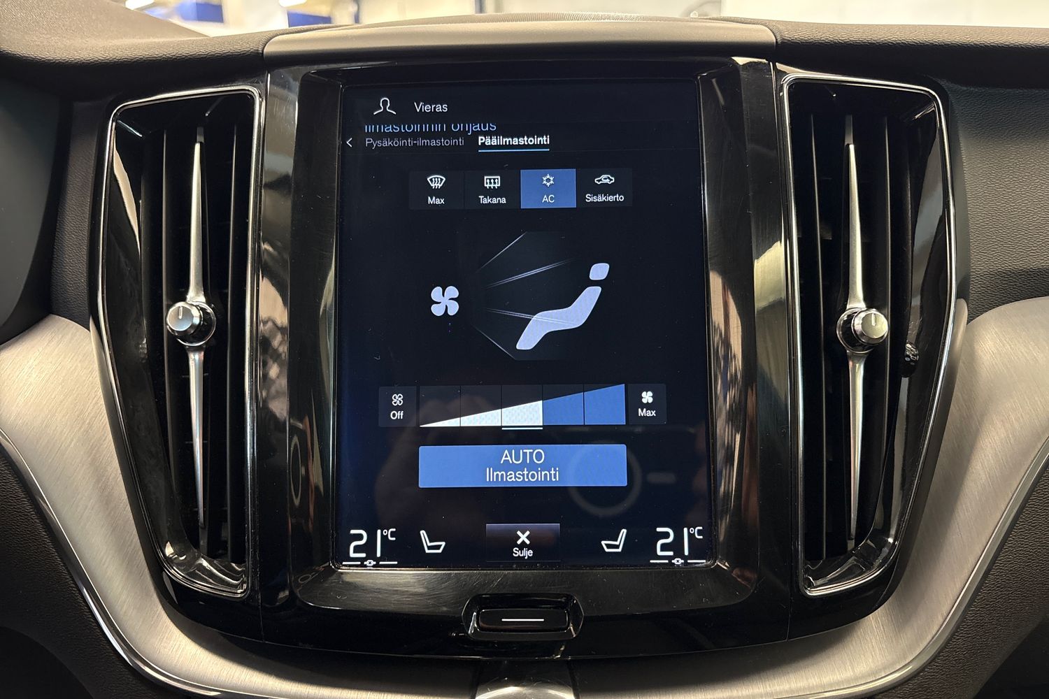 VOLVO XC60 2018