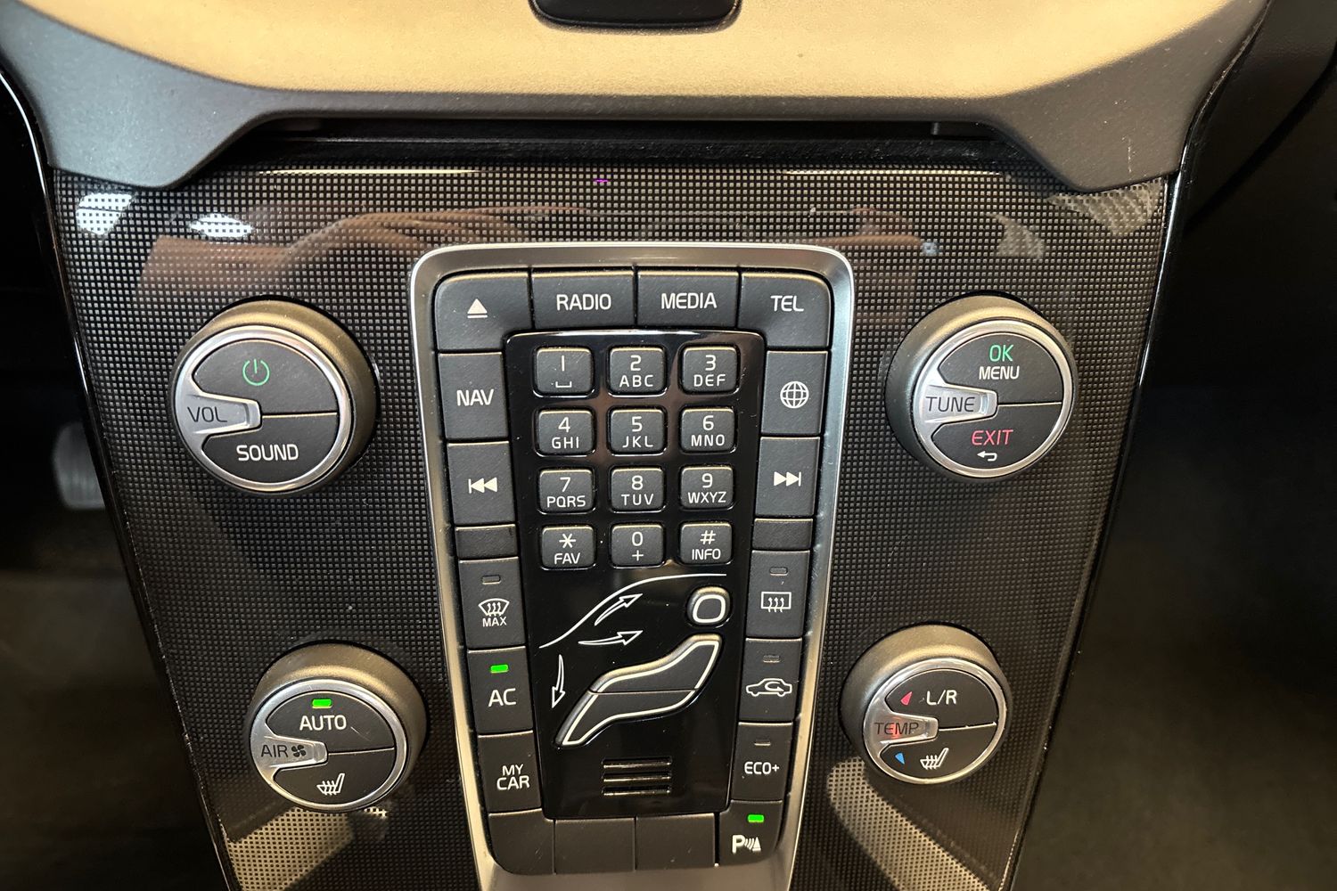 VOLVO V40 2019