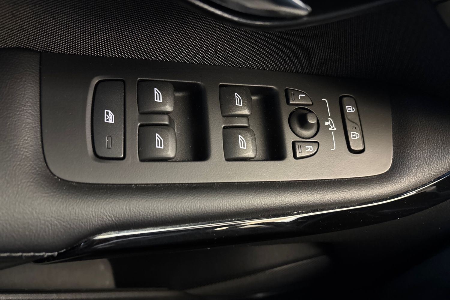 VOLVO V40 2019
