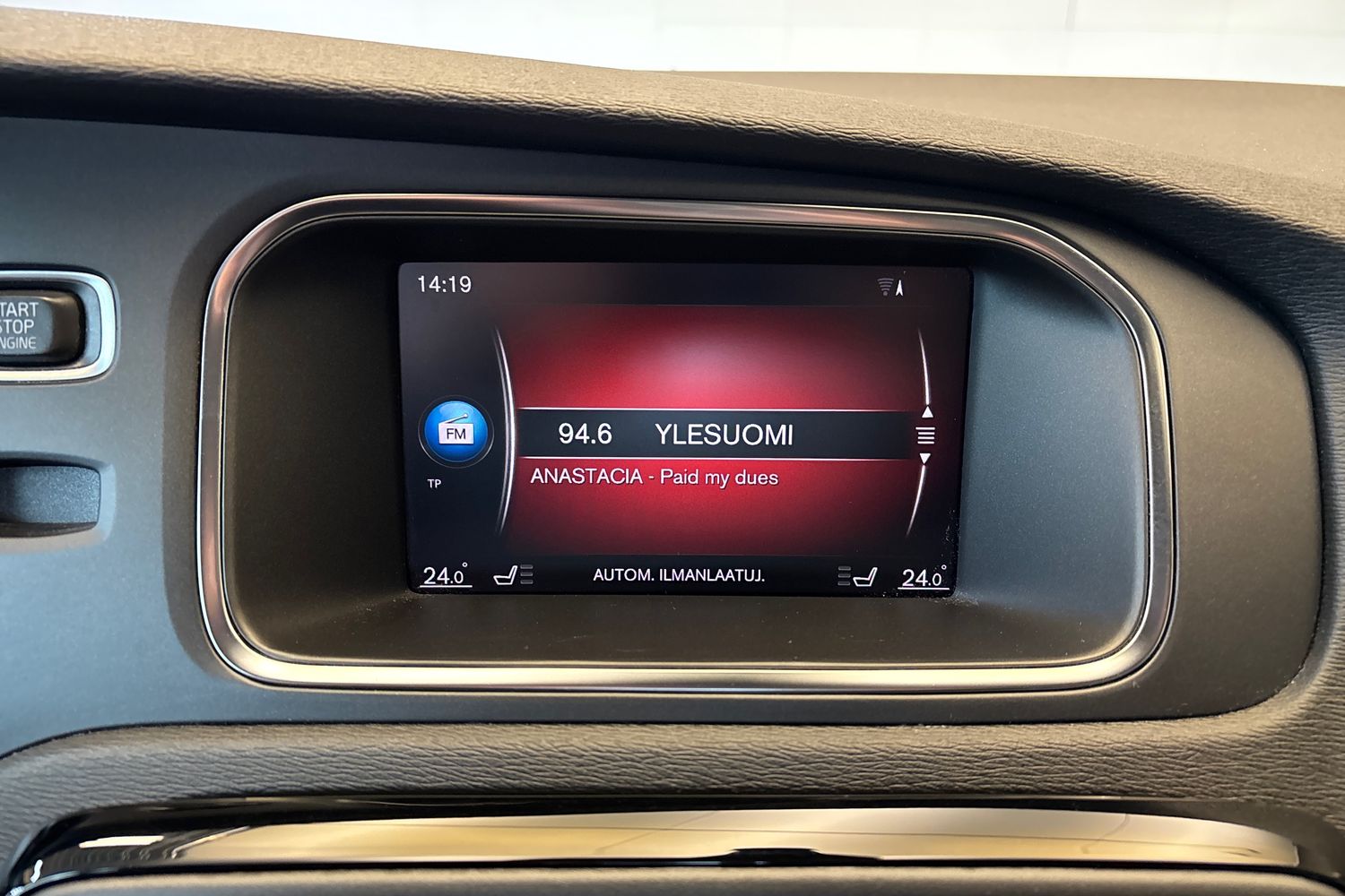 VOLVO V40 2019
