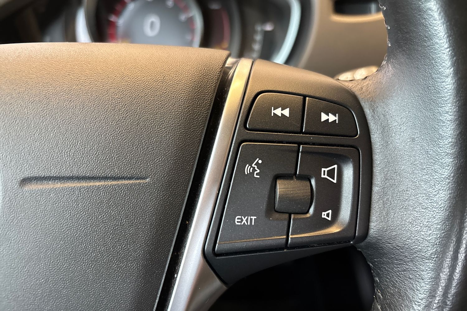 VOLVO V40 2019