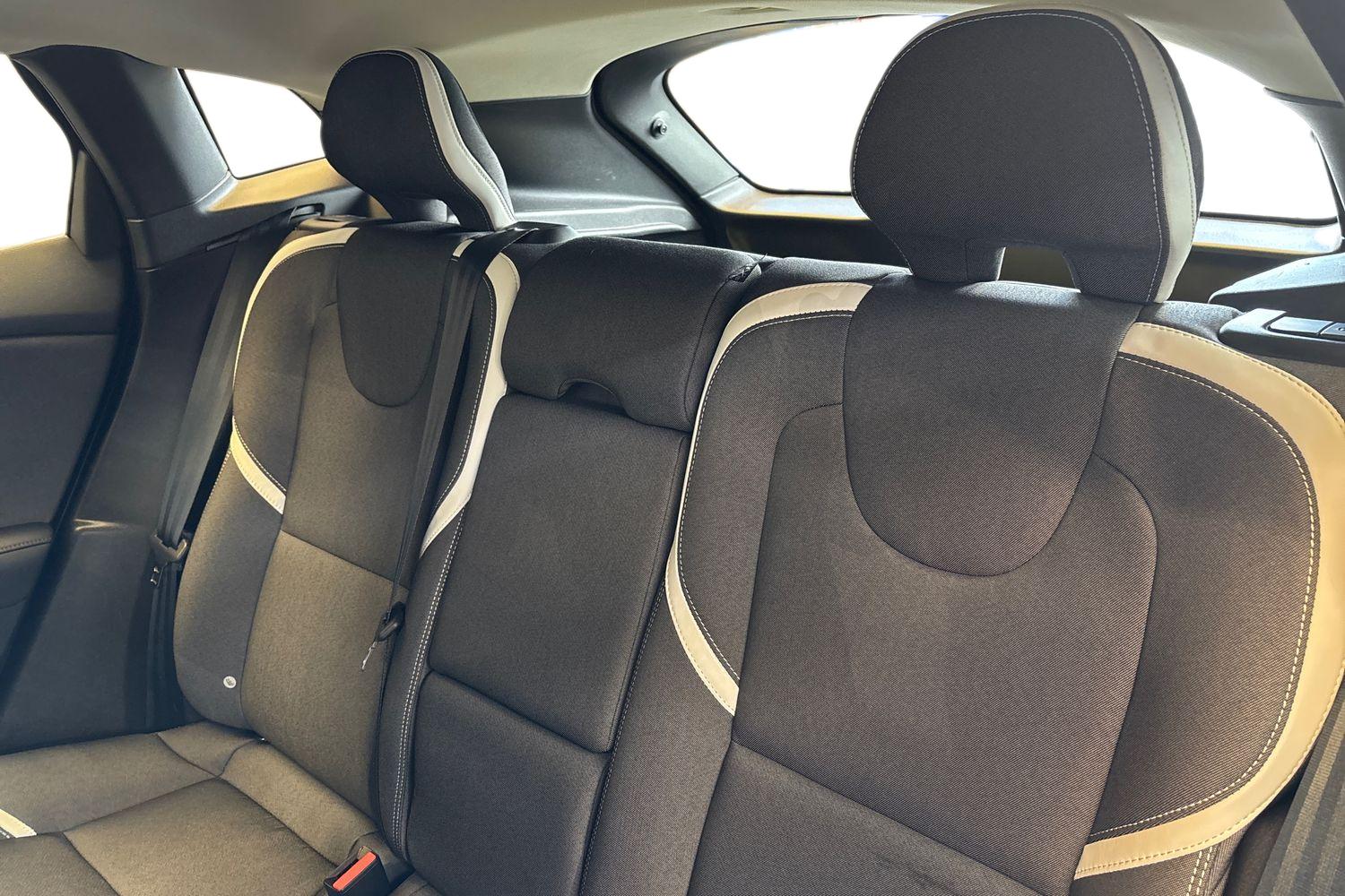 VOLVO V40 2019