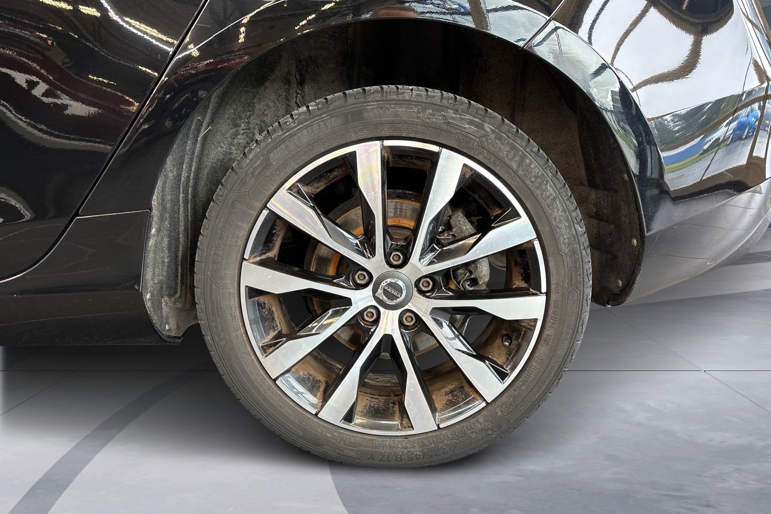 VOLVO V40 2019