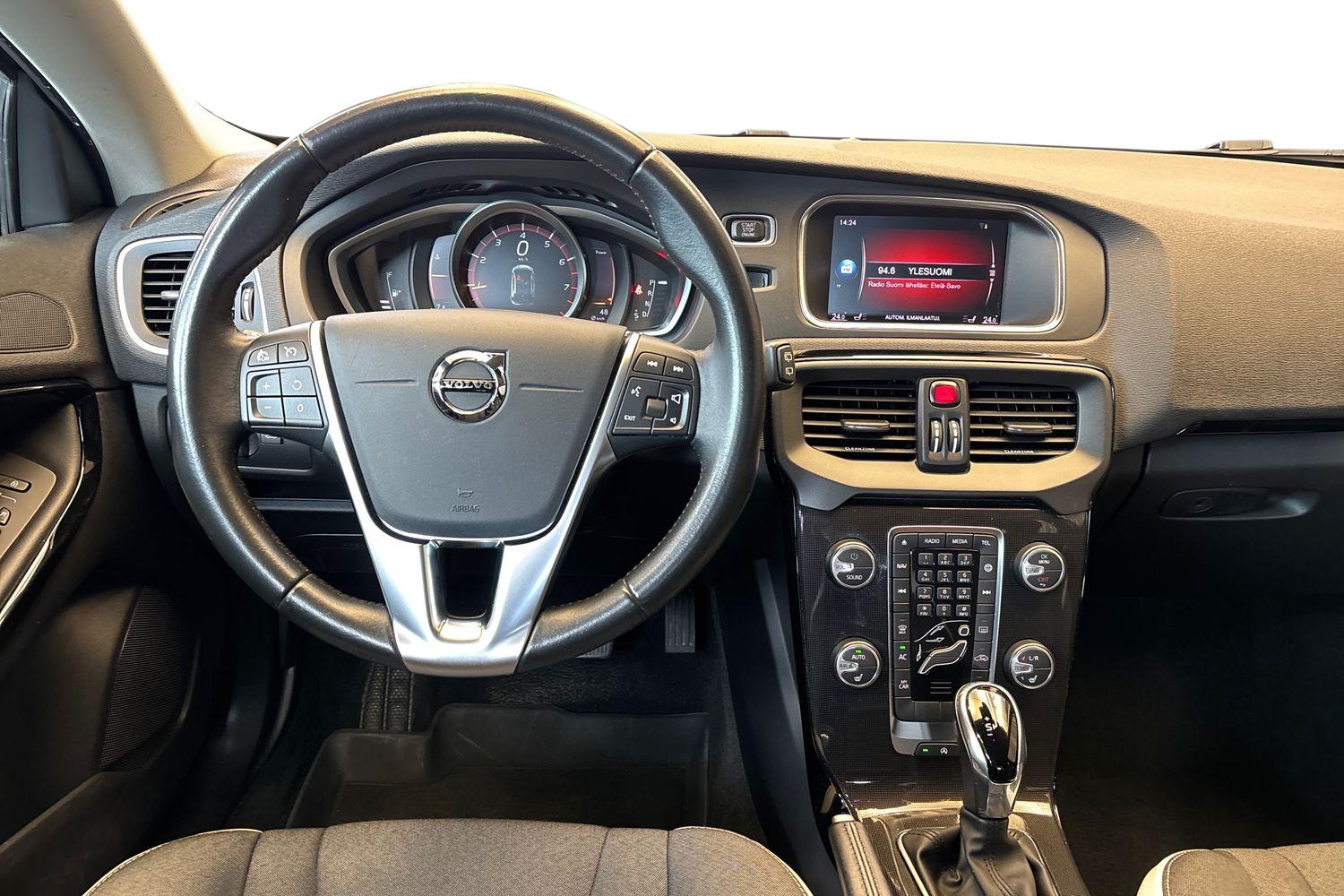 VOLVO V40 2019