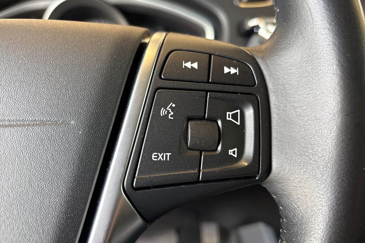 VOLVO V40 2019