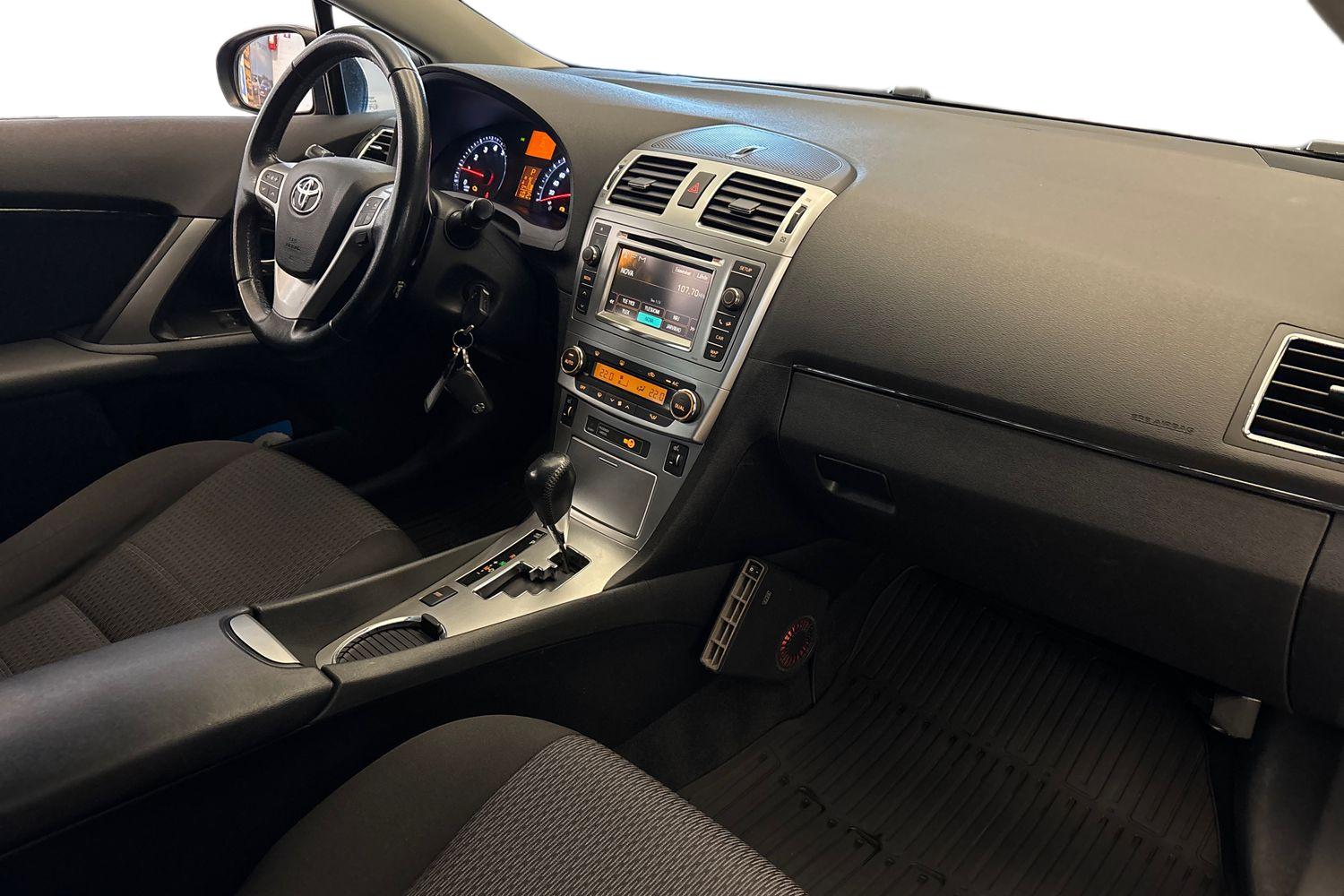 Toyota Avensis 2012