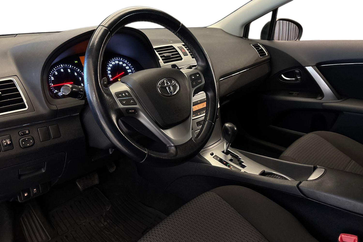 Toyota Avensis 2012