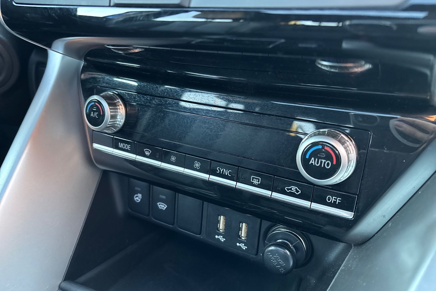 MITSUBISHI Eclipse Cross 12
