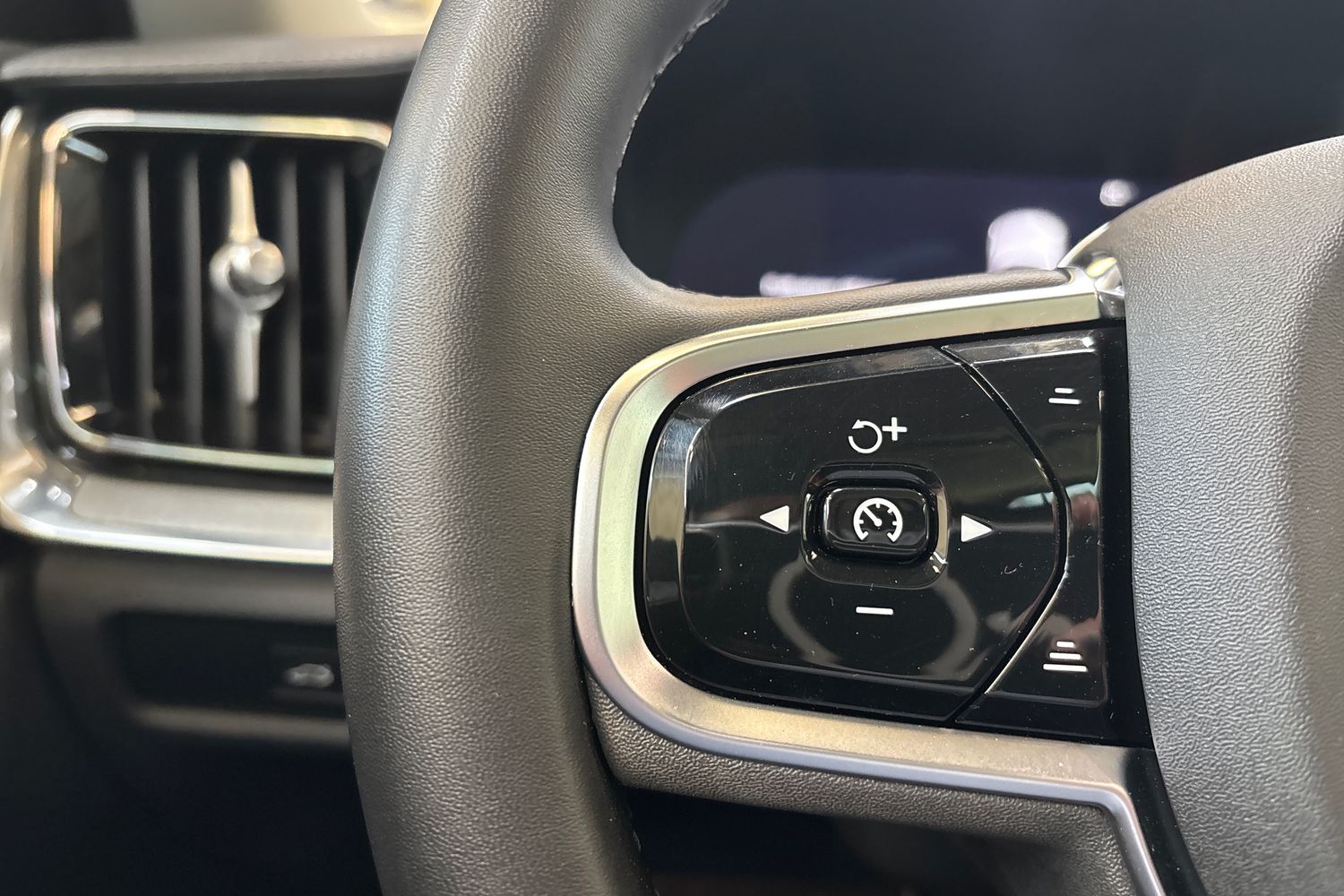 Volvo V60 2024