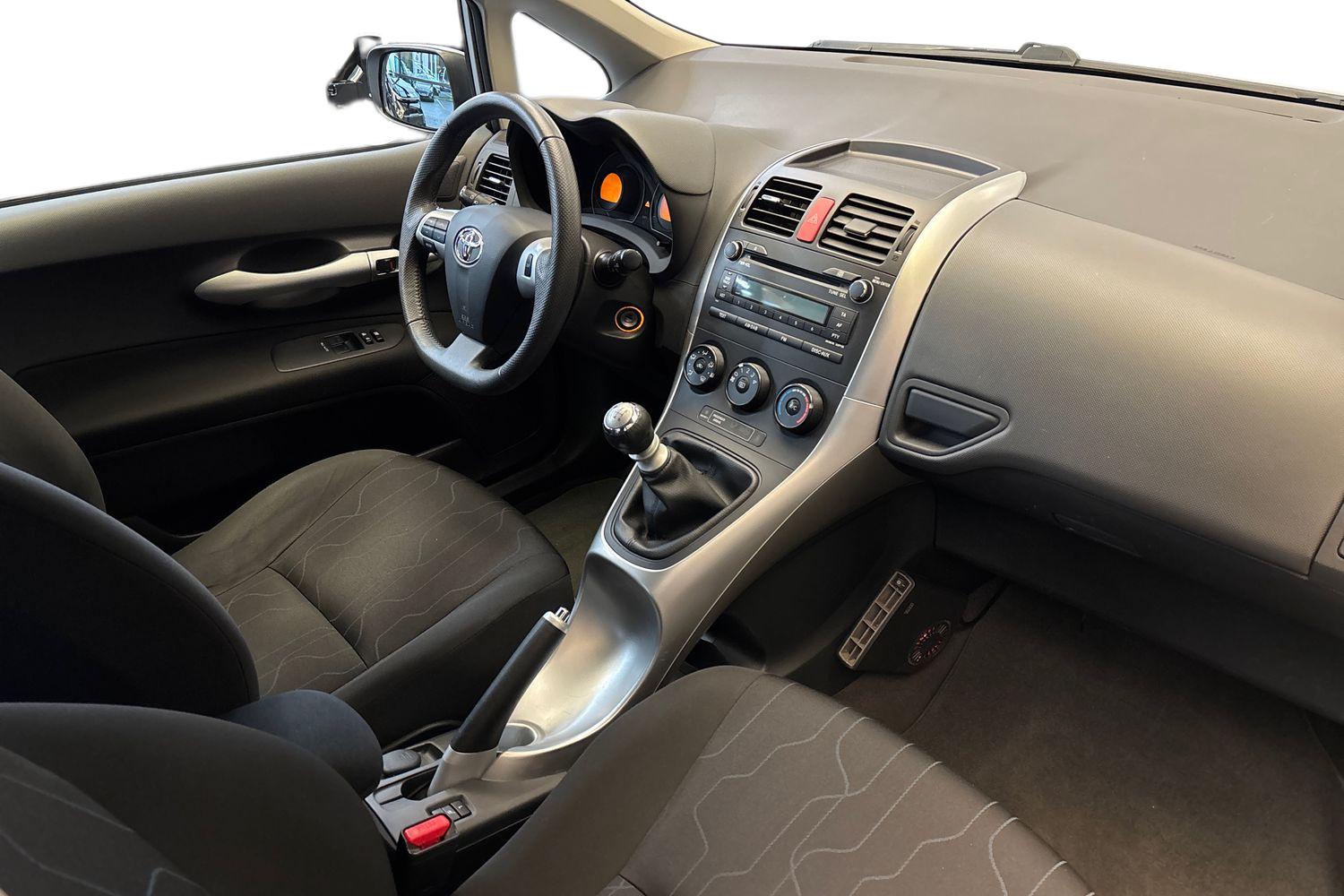 Toyota Auris 2011