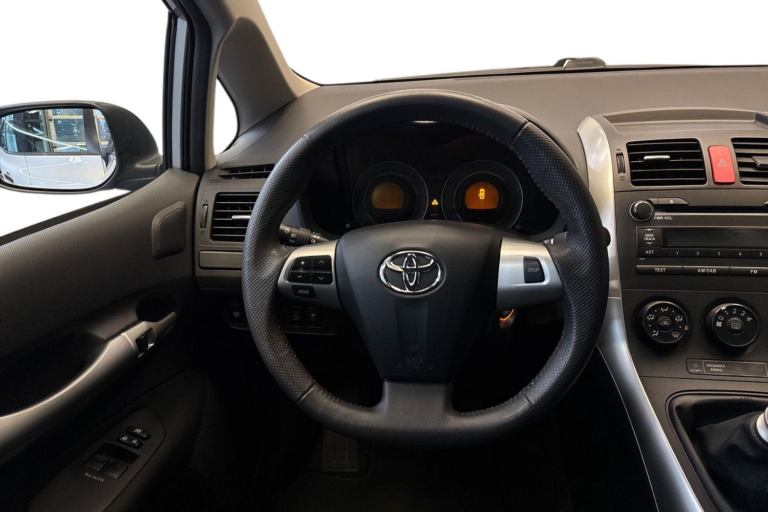 Toyota Auris 2011