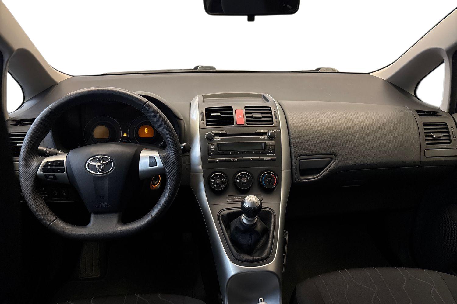 Toyota Auris 2011