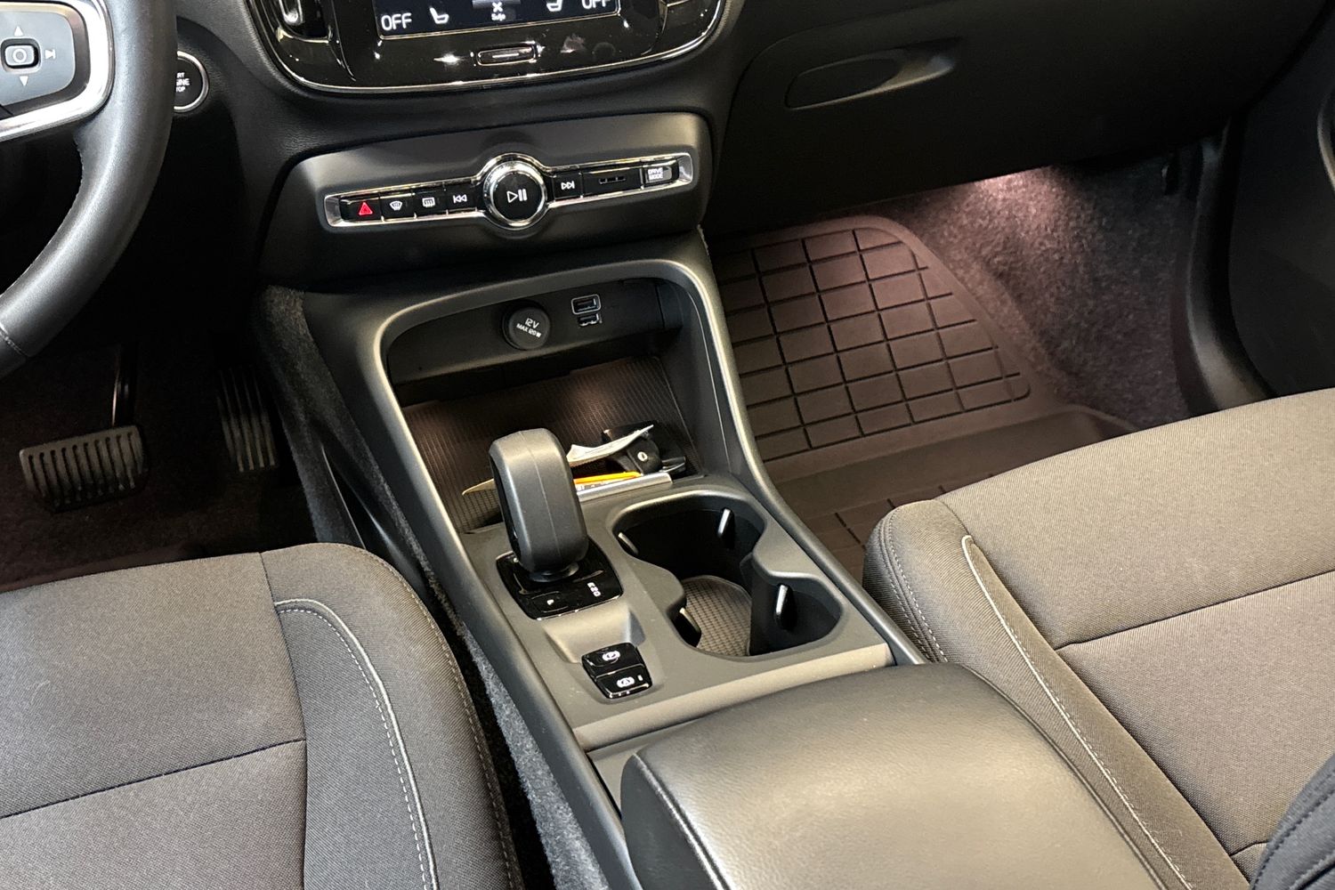 VOLVO XC40 2022