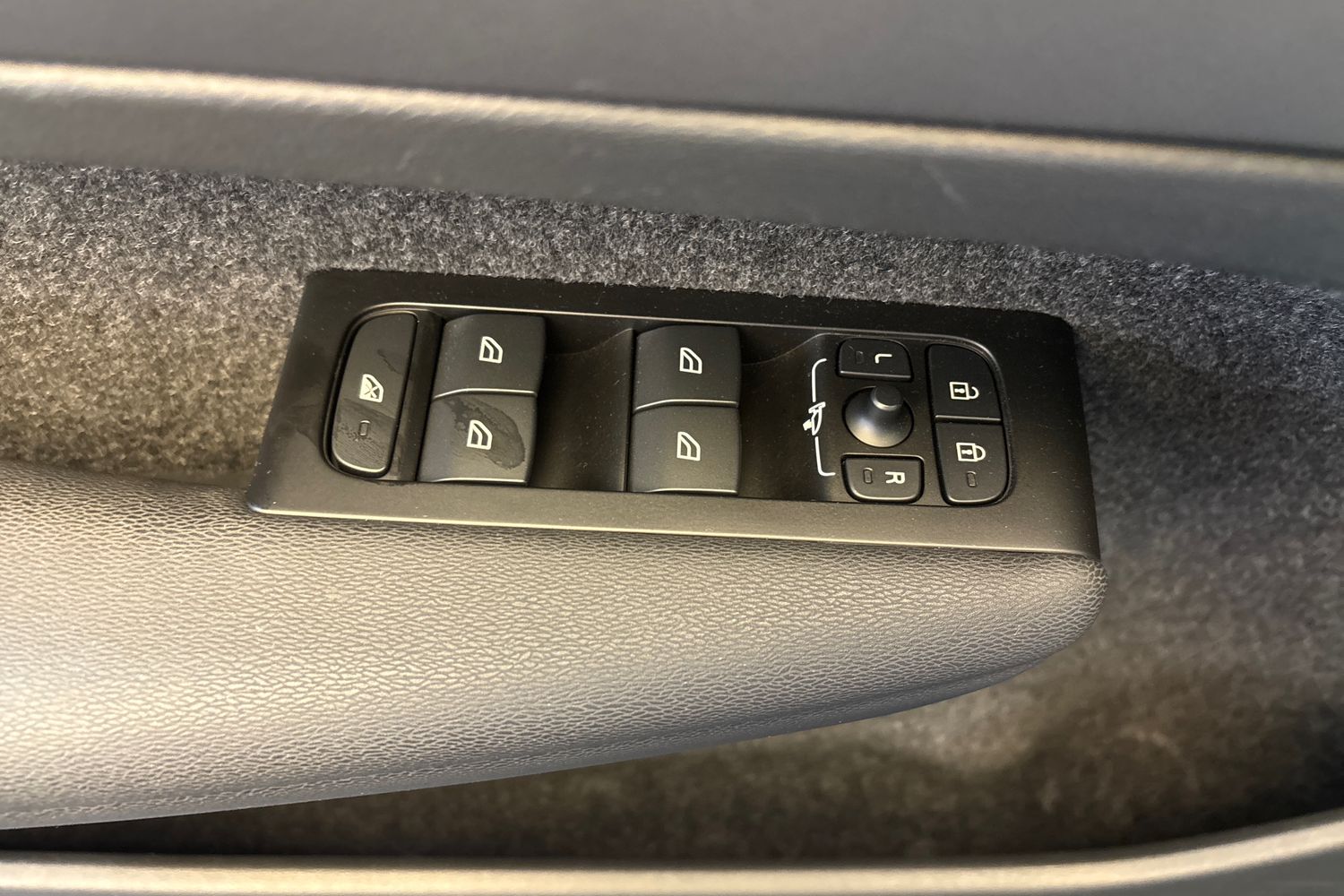 VOLVO XC40 2022