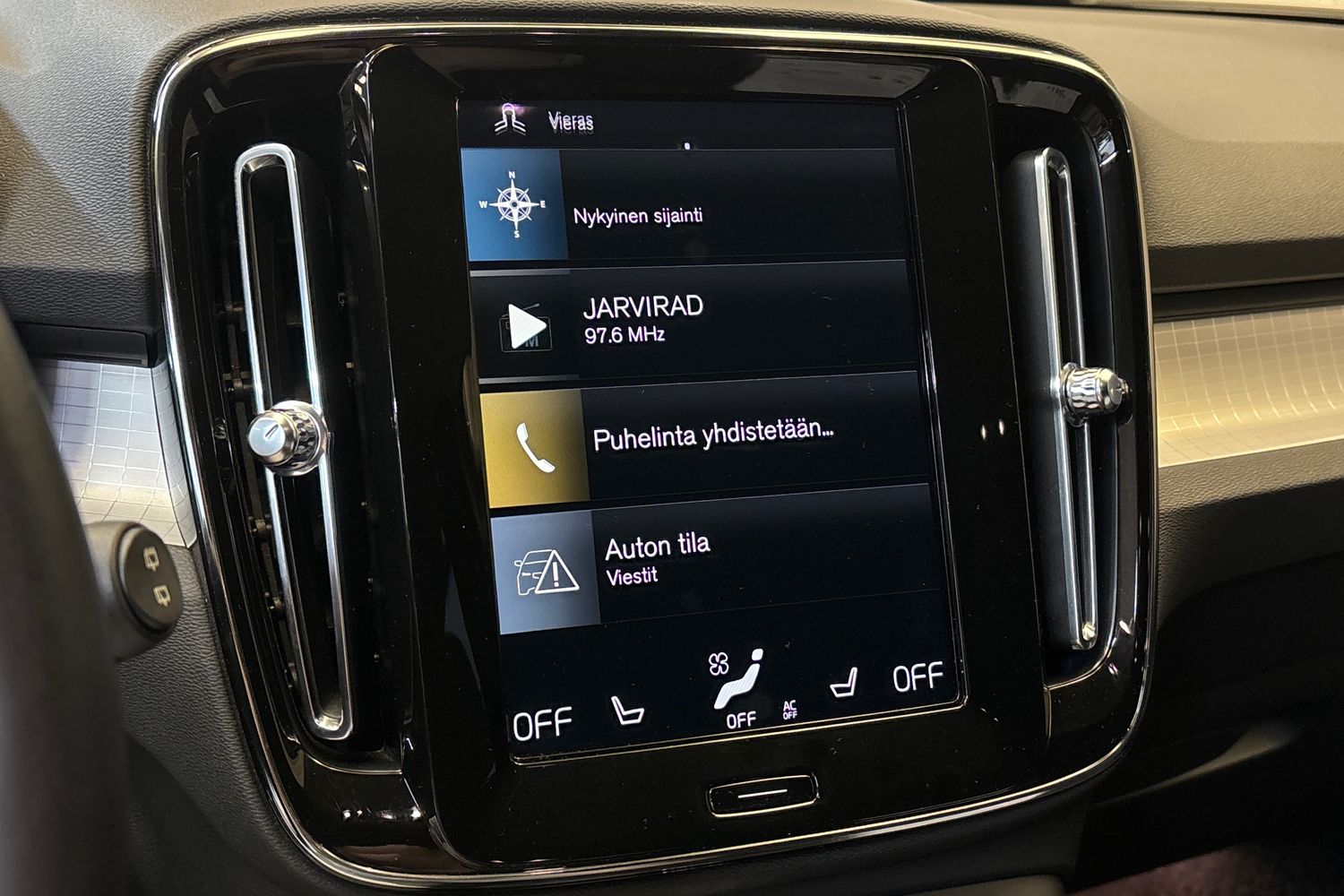 VOLVO XC40 2022