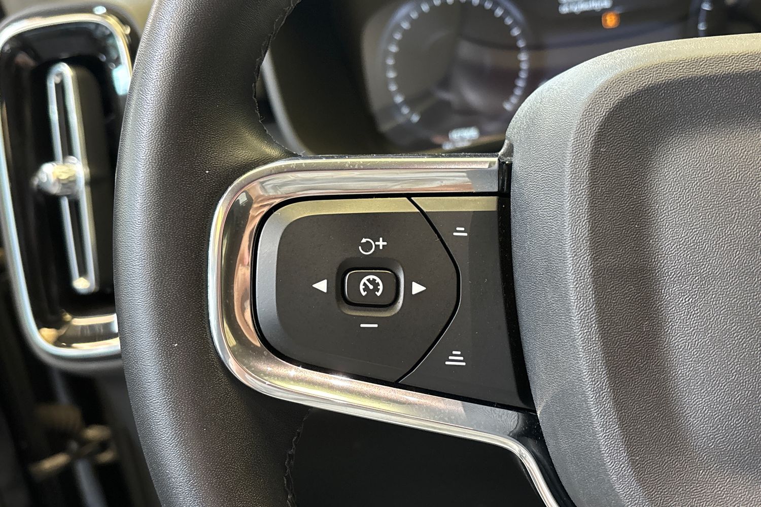 VOLVO XC40 2022