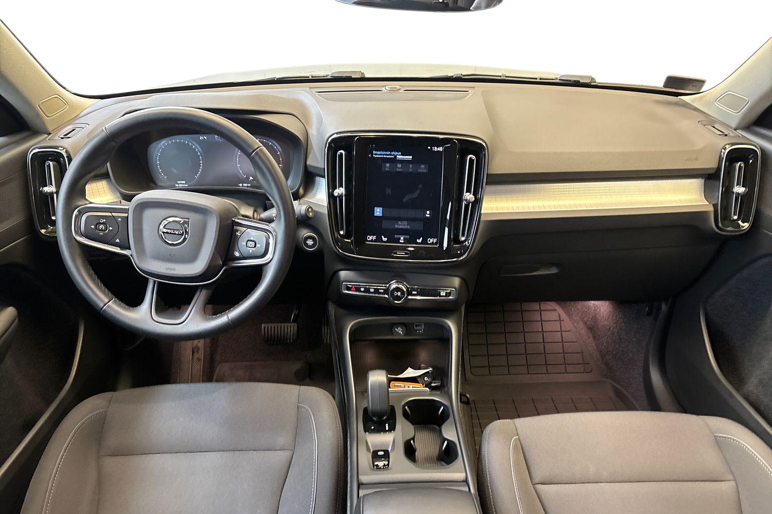 VOLVO XC40 2022