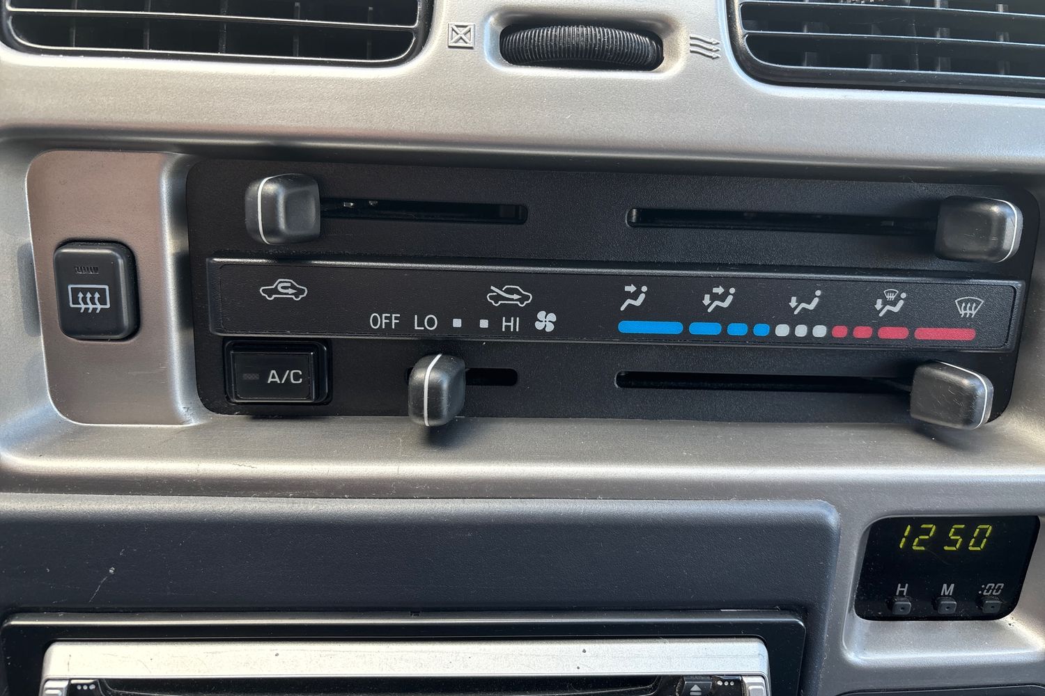 TOYOTA Hiace 2007