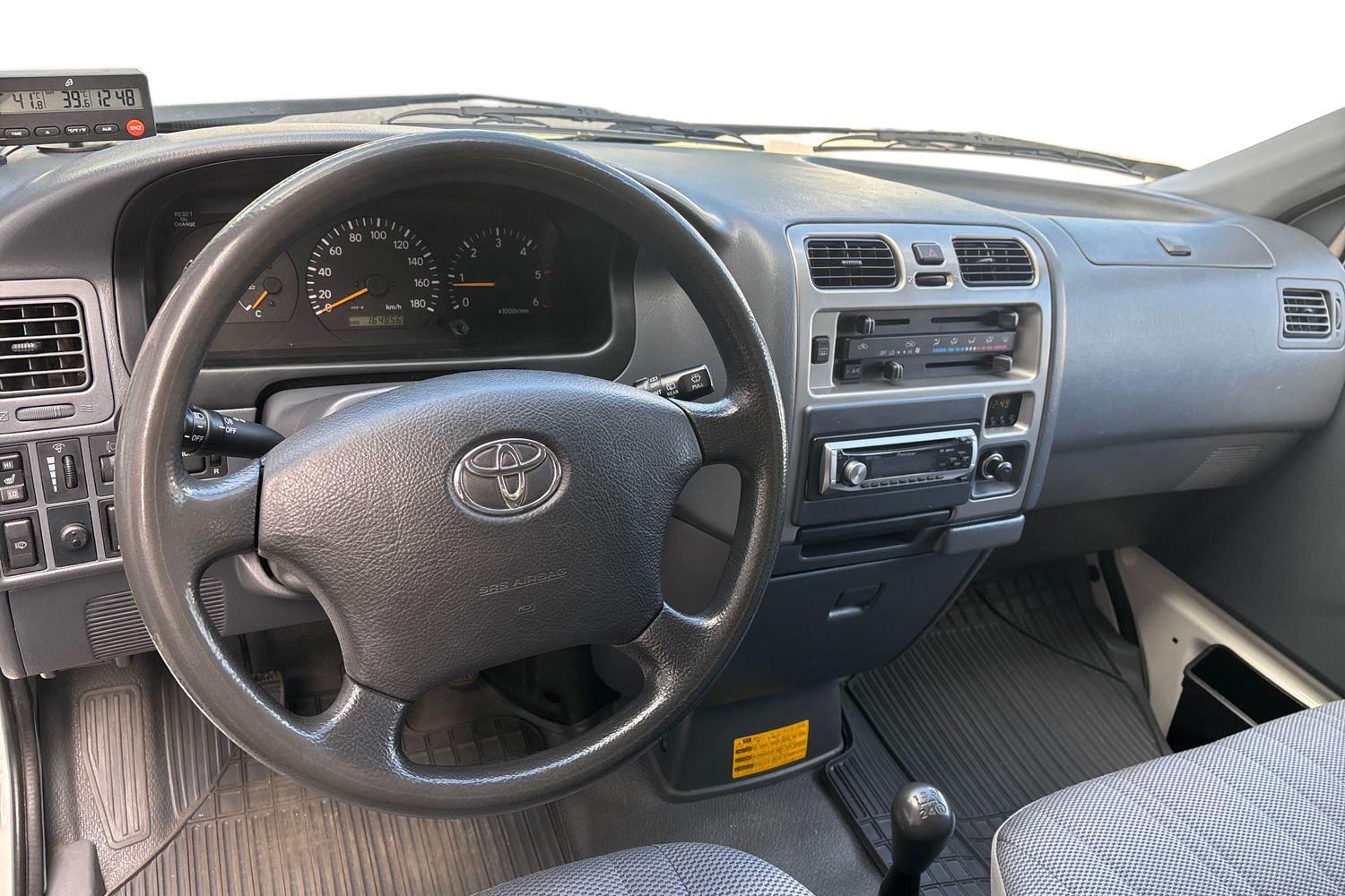 TOYOTA Hiace 2007