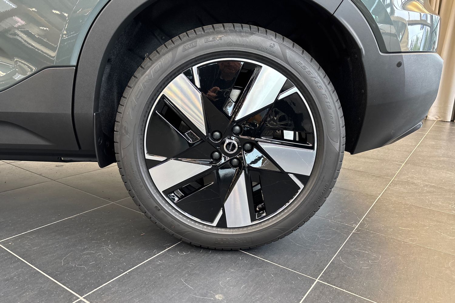 Volvo EX40 2026