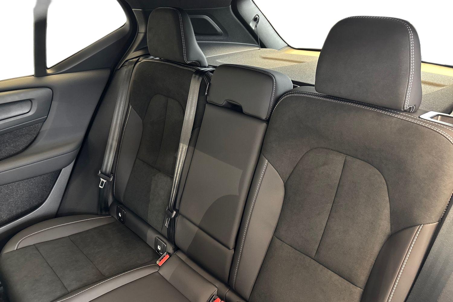 Volvo EX40 2026