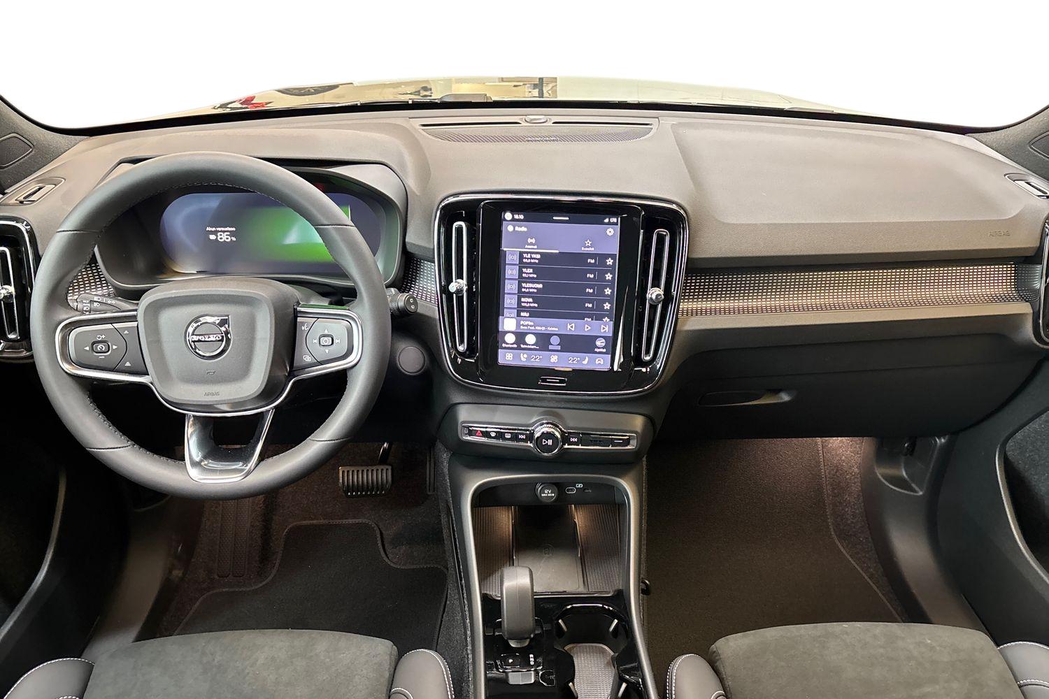 Volvo EX40 2026
