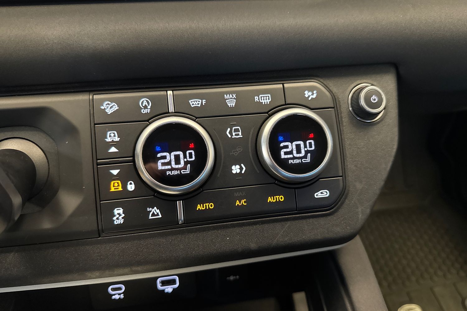 Land Rover Defender 2021