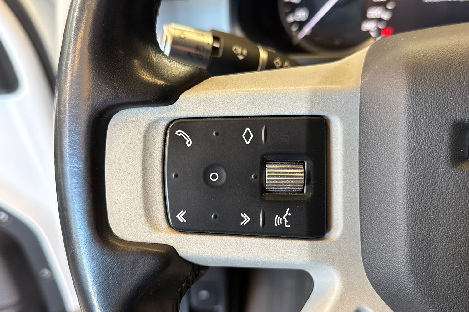 Land Rover Defender 2021