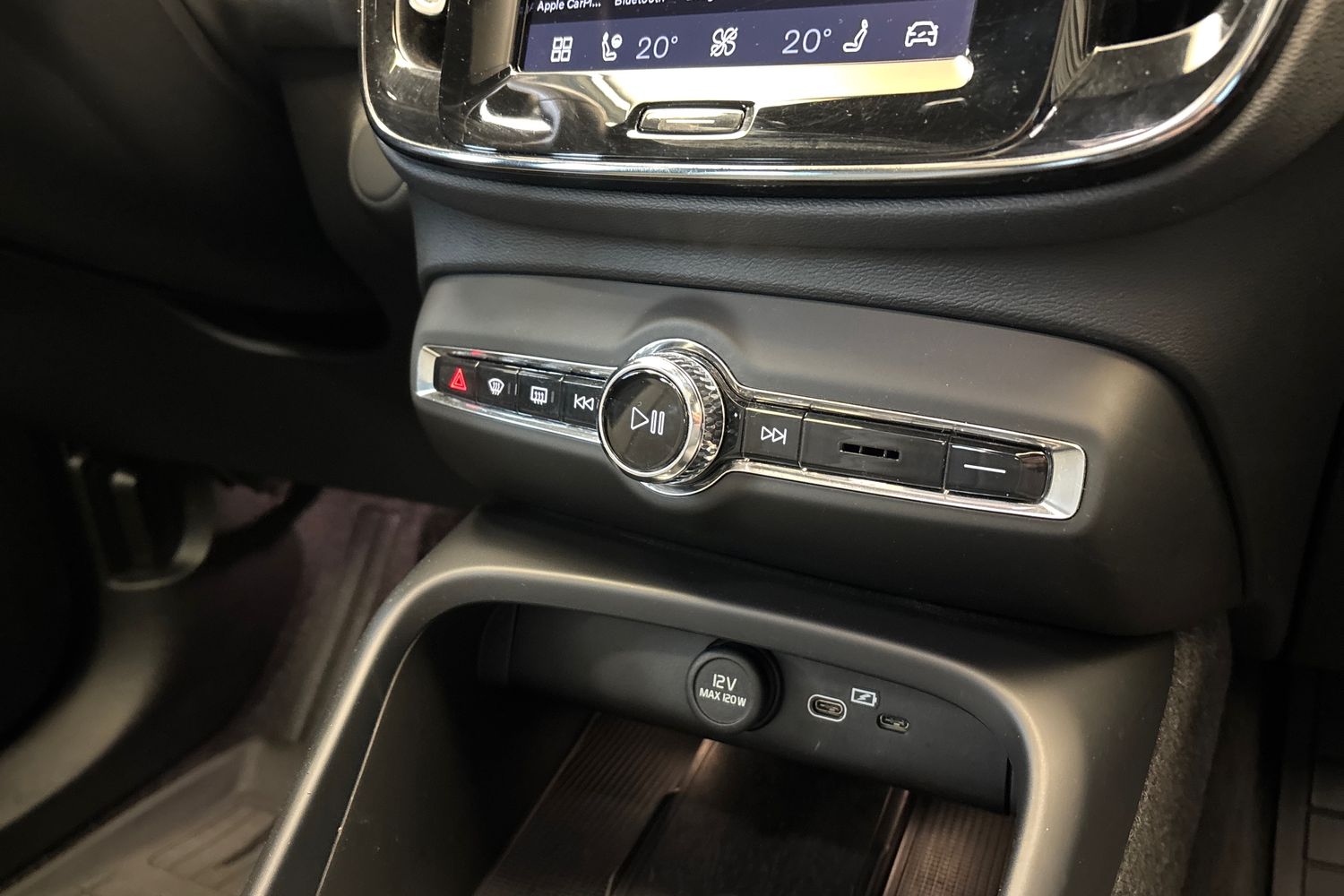 VOLVO C40 2023