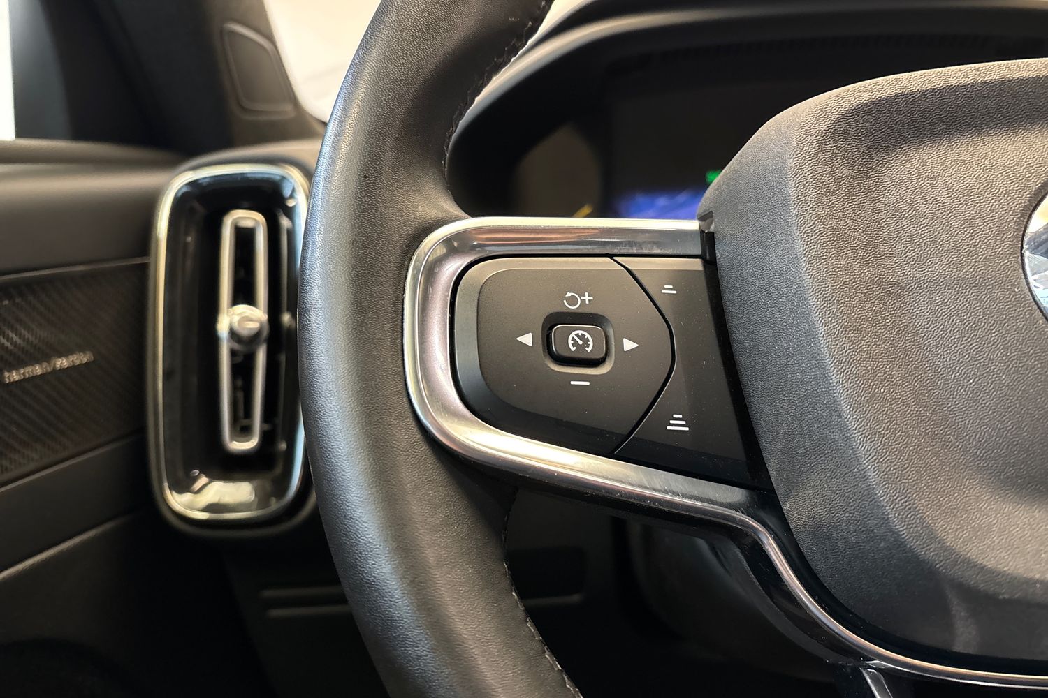 VOLVO C40 2023