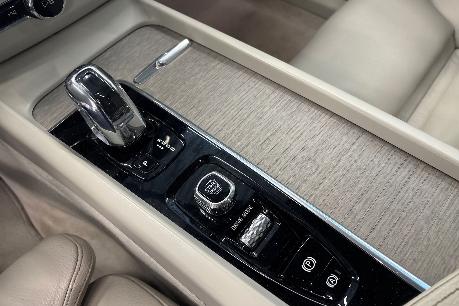 VOLVO XC60 11