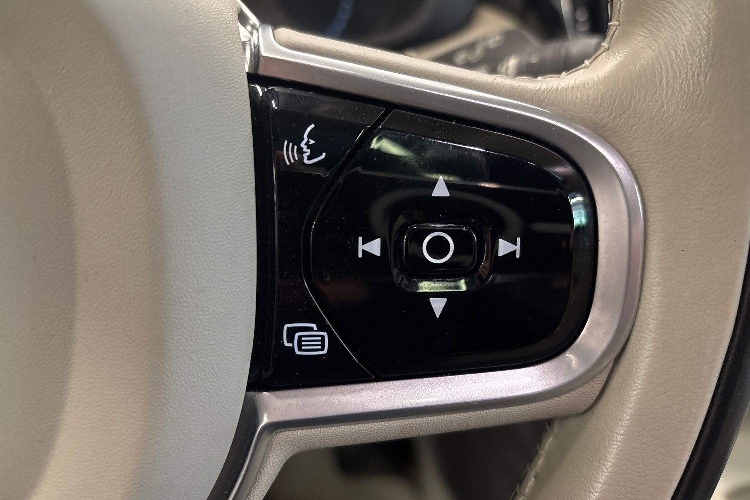 VOLVO XC60 19