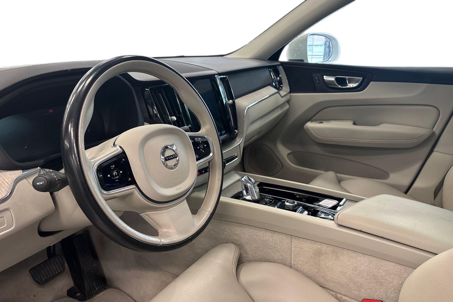 VOLVO XC60 7