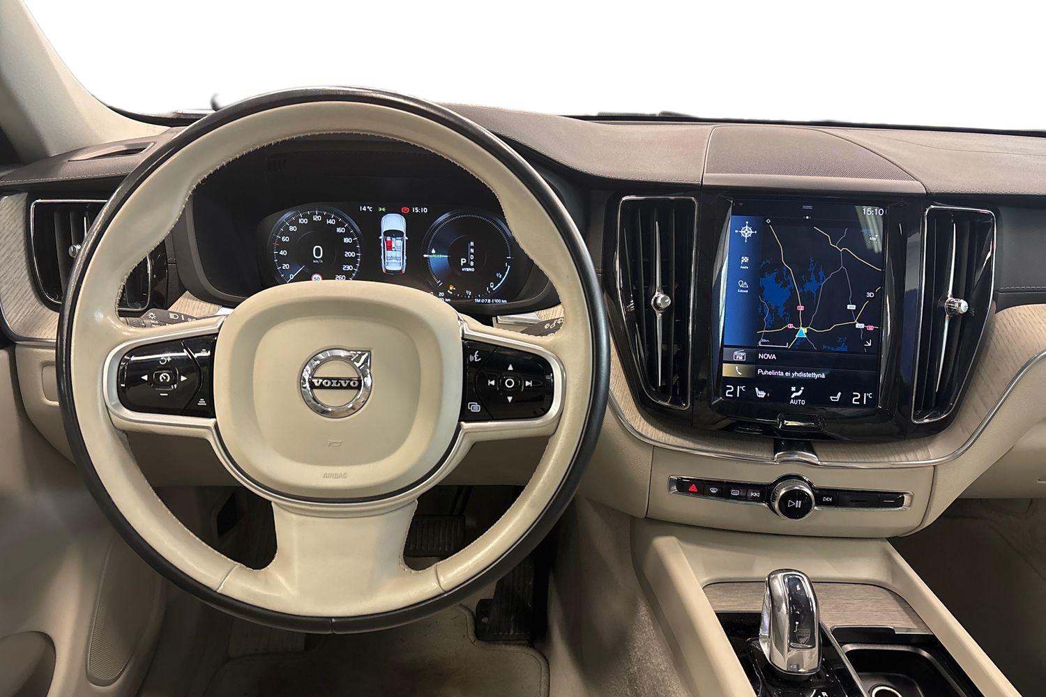 VOLVO XC60 8
