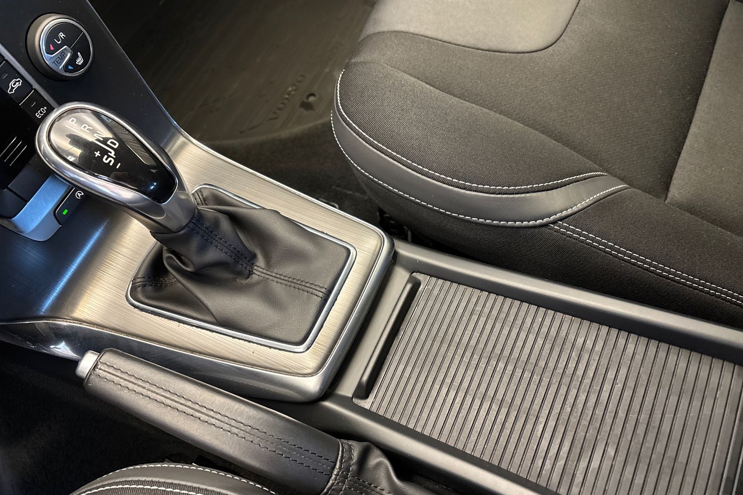 VOLVO V40 2015