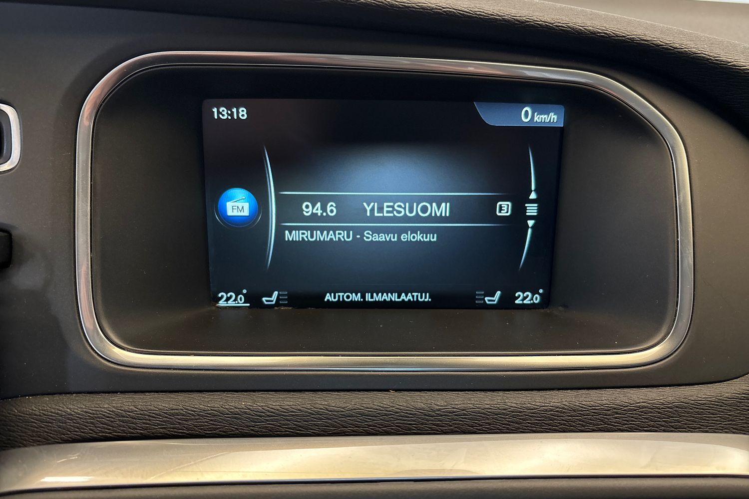 VOLVO V40 2015