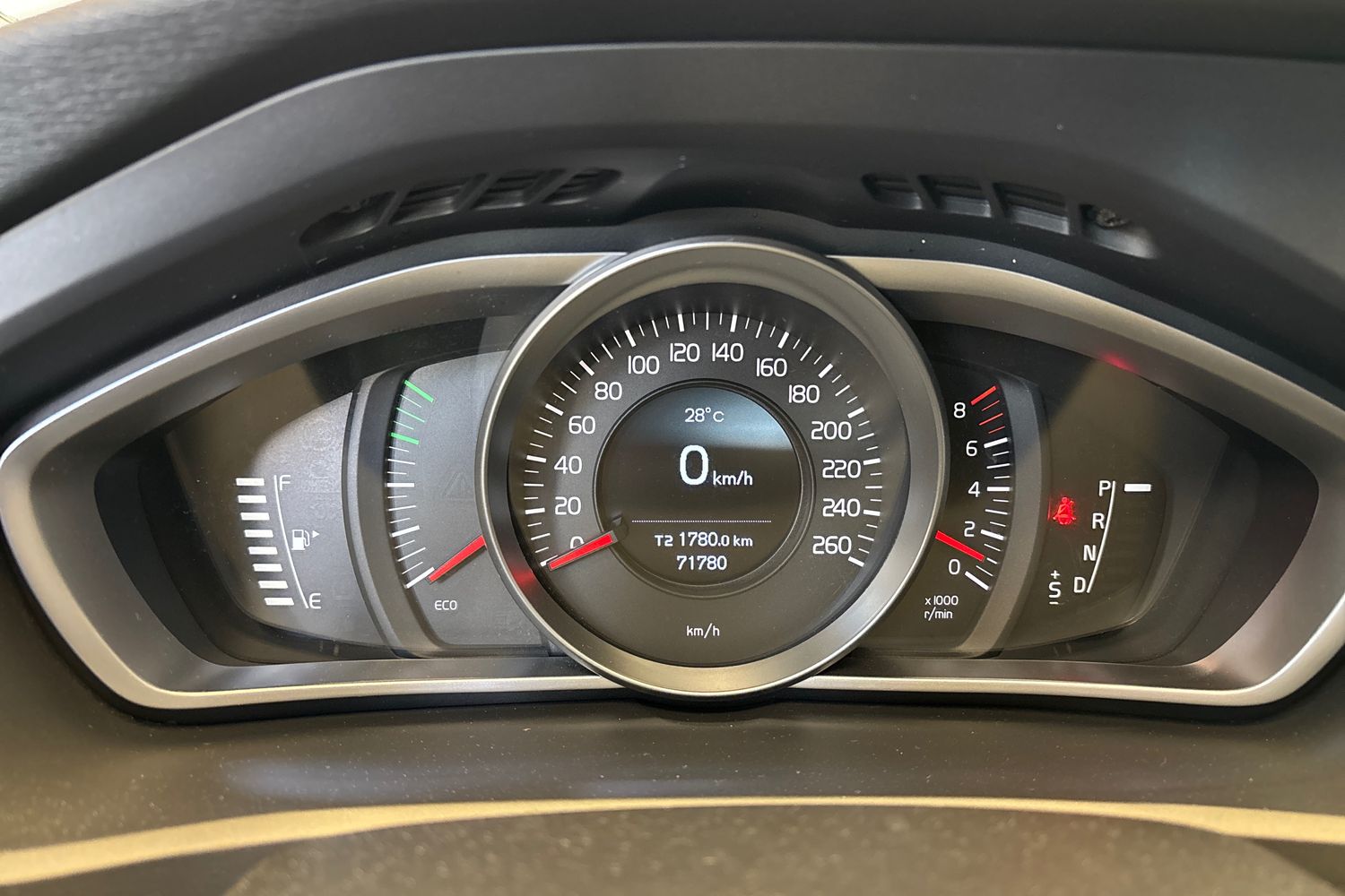 VOLVO V40 2015