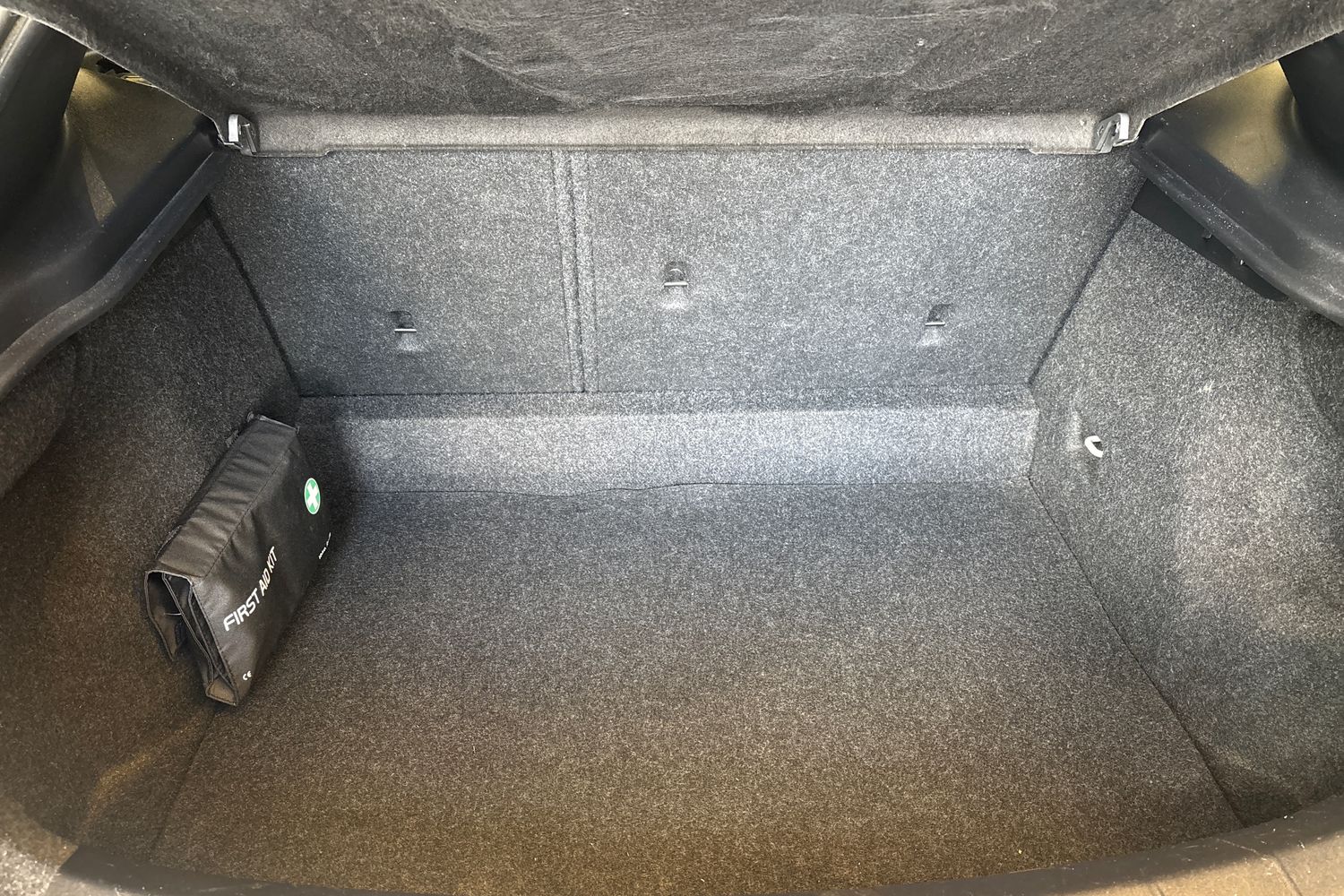 VOLVO V40 2015