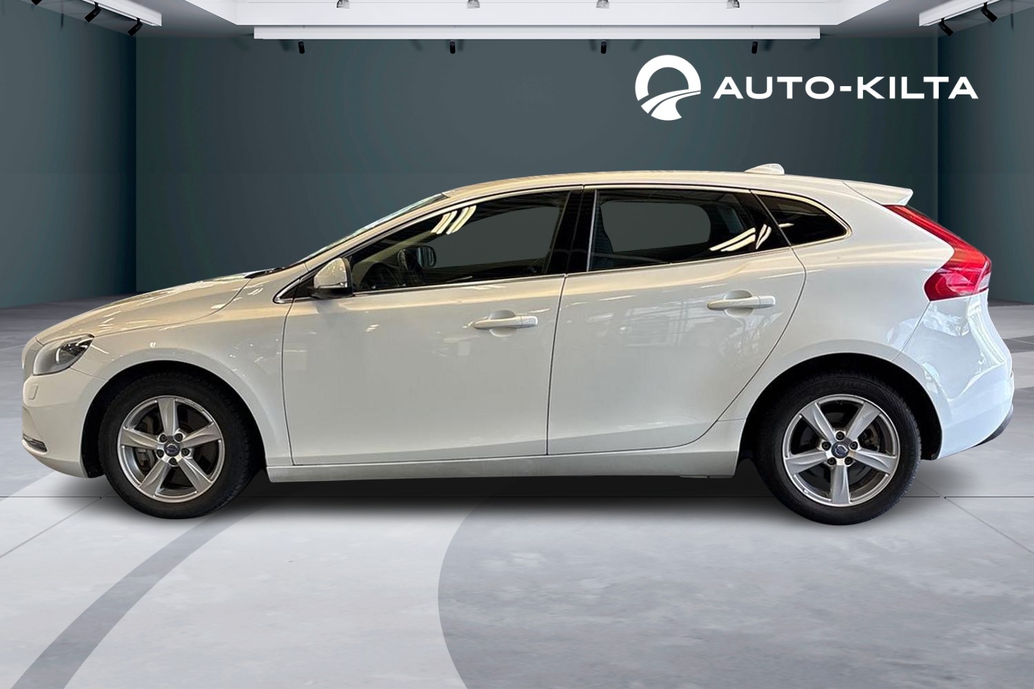VOLVO V40 2015